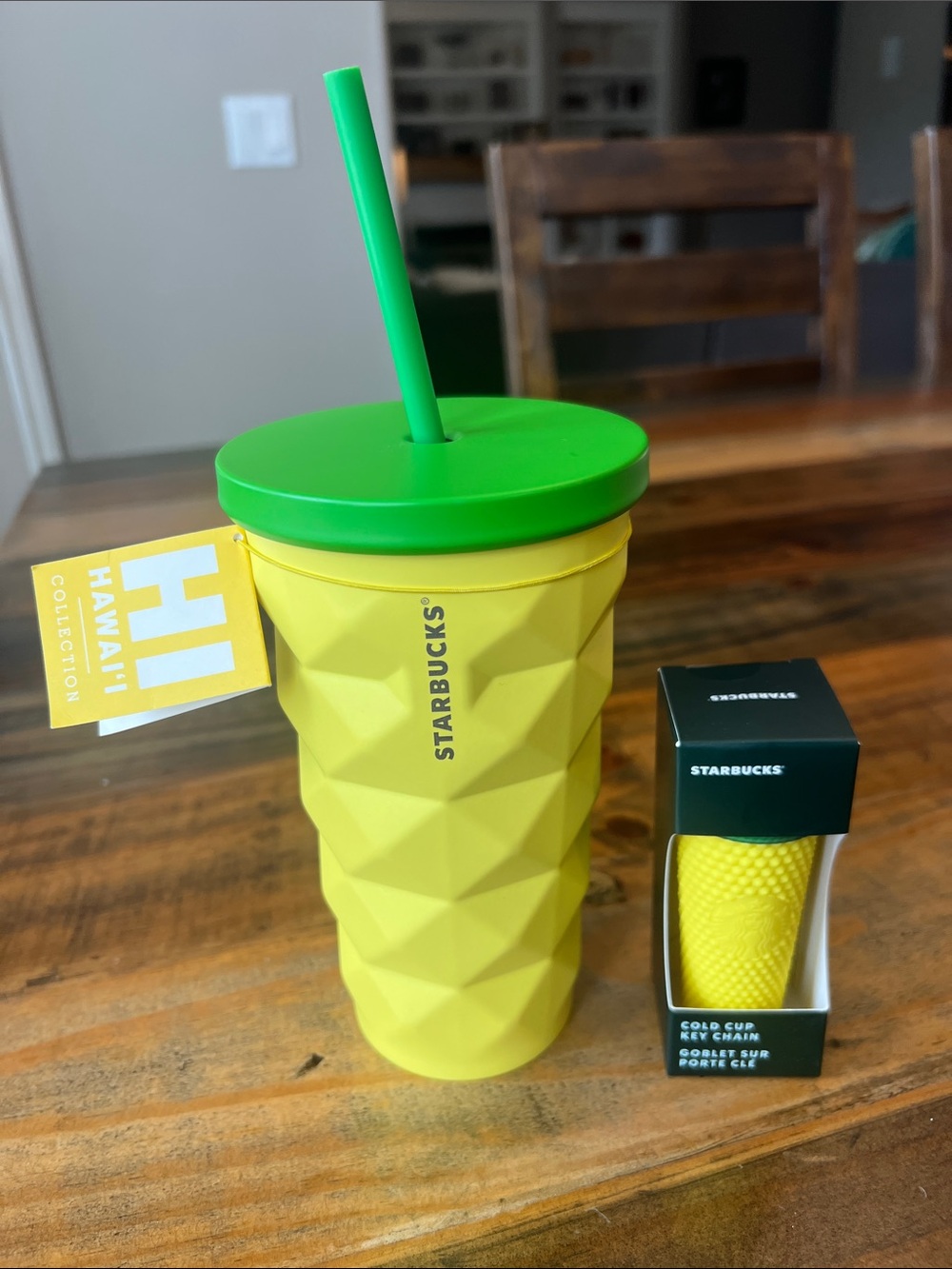 New Starbucks Hawaii Pineapple Grande 16 oz. Metal Tumbler Cold Cup & Keychain